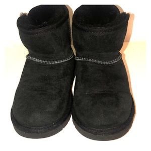 Black Ugg boots
